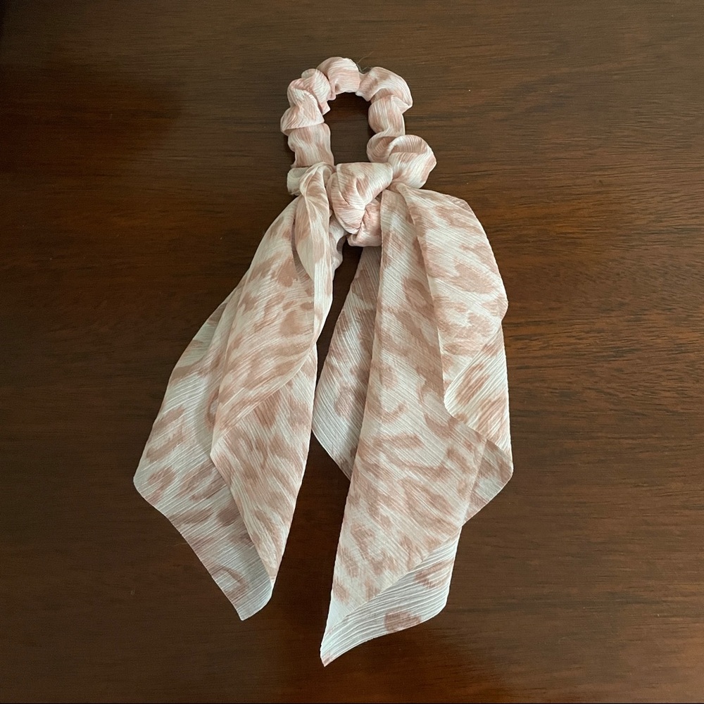 Anthropologie hair scarf with elastic Scrunchie. NWOT.